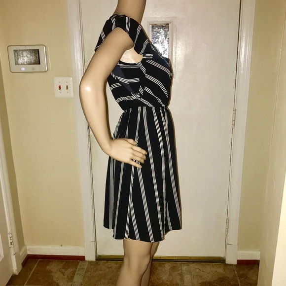 Women's Black & White Low Cut Short Sleeved Striped Mini Skater Dress-Size Small - Picture 8 of 10